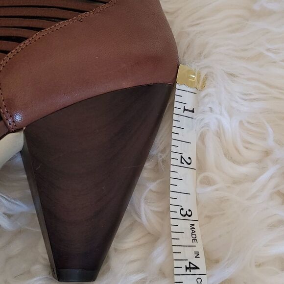 - - Vince Camuto beaded  leather Shoes - Picture 14 of 14